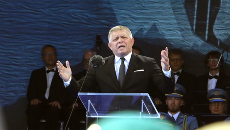 Slovenské protifašistické hnutie kritizuje Ficov príhovor na oslavách SNP a jeho stranícke prejavy