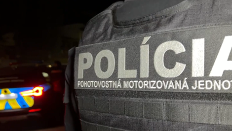 Policajta obvinili z týrania manželky. Inšpekcia navrhla jeho väzobné stíhanie