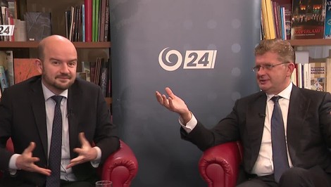 Analýzy 24: Parlament by sa mal sústrediť na to, že sa schvaľujú zákony, ktoré rozkladajú štát, uviedol Dubéci