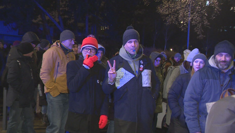 Protest v Bratislave: Ľudia pochodovali k parlamentu proti rušeniu úradu pre oznamovateľov