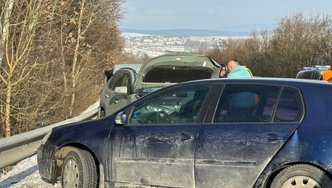 Čelná zrážka dvoch áut: Na mieste mala byť aj tehotná žena v bezvedomí