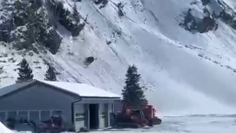 AUTENTICKÉ VIDEO: V známom lyžiarskom stredisku sa zrútila kabína lanovky