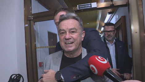 Exkluzívne video: Pročko a Vlček demonštrujú fyzickú potýčku v parlamente