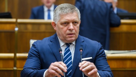 Riaditeľ AKO: Voliči koalície veria Ficovi, že za dlh môžu predchádzajúce vlády