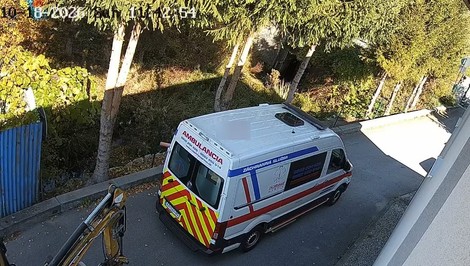 Útočník napadol vodiča sanitky: Únikovú cestu zablokoval bágrom