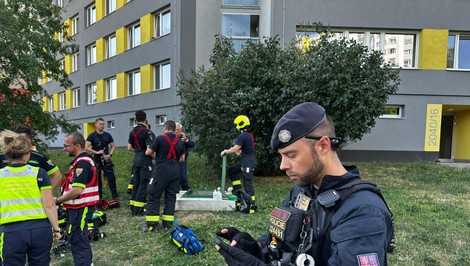 Tragická nehoda v Prahe: Pri tlakovej skúške prasklo potrubie, jeden muž zomrel, dvaja sú zranení