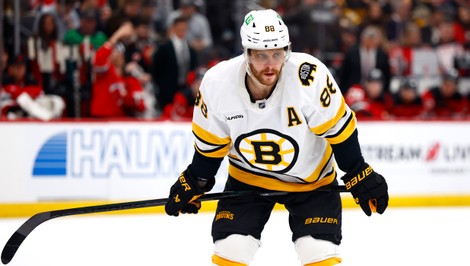 Pastrňák strelil prekrásne góly, ale Bruins prehrali