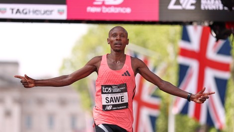 Bežec Sawe prekonal historický rekord, maratón zabehol pod dve hodiny