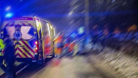 Vodič nechal chodca ležať na ceste a ušiel. Polícia žiada svedkov o pomoc