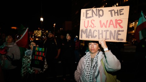 ONLINE: Iránske Revolučné gardy tvrdia, že zasiahli americkú základňu v Bahrajne