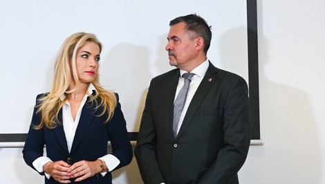 Machala sa o svojom odvolaní dozvedel z médií. „Ja mám dovolenku,“ reaguje