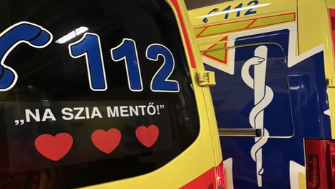 Malý chlapec (4) zachránil mame život zavolaním záchranky. Jeho pozdrav použili na sanitky