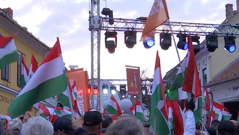 Primátor Győru podáva trestné oznámenie po násilí na Orbánovom mítingu