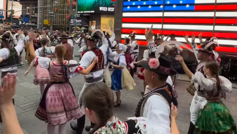 VIDEO: Slovenský folklórny súbor roztancoval Times Square v New Yorku