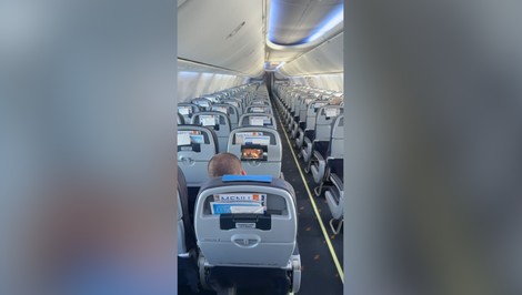 Z Prahy do nepokojného Dubaja: Reportér priblížil atmosféru na palube lietadla