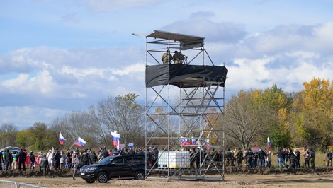 Výstavba závodu na batérie do elektromobilov v Šuranoch sa oficiálne začala