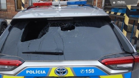 Muž v kostole pred ženami začal onanovať, vyviedla ho polícia