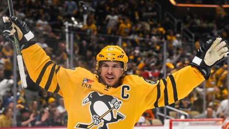 CROSBY zaznamenal 100. víťazný zápas v play-off