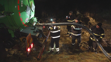 Hrozba pri Ondave: Odkalisko po Bukóze plní dážď, hasiči čerpali vodu celú noc