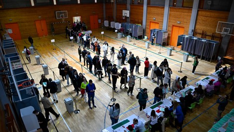 ONLINE: V Maďarsku sa oficiálne zatvorili volebné miestnosti