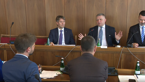 „Žijete úplne mimo reality.“ Fico ostro reagoval na otázku Šimečku o zahraničnej politike