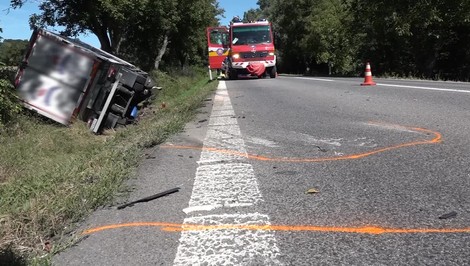 Dva vrtuľníky zasahovali pri Vranove nad Topľou: Mladý vodič neprežil, traja sú zranení