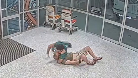 Tréningy Jui-Jitsu mu prišli vhod: Zdravotník spacifikoval agresívneho pacienta