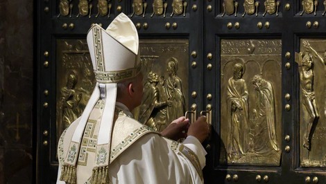 Pápež Lev XIV. uzavrel Jubilejný rok 2025. Otváral ho ešte jeho predchodca František