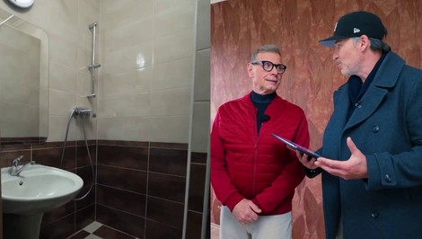 Maličká paneláková kúpeľňa sa zmenila na wellness raj: Architekt s dispozíciou čaroval!