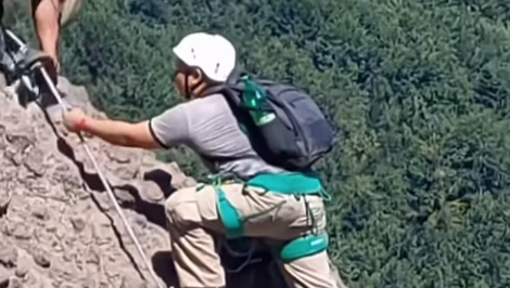 Turista šokoval: Na slovenskú ferratu vyrazil v šľapkách