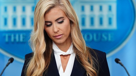 Trump vyzval svoju novú hovorkyňu, aby zvážila odchod. Vo funkcii je len týždeň