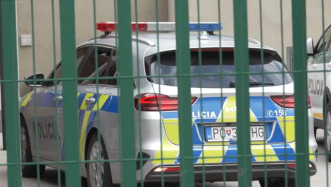 Muž nútil ženu k poskytovaniu sexuálnych služieb. Vyhrážal sa jej odobraním detí