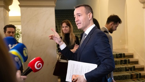 Drucker pripustil chyby v ePrihláškach na školy. Odmieta ale, že ide o nepripravený systém