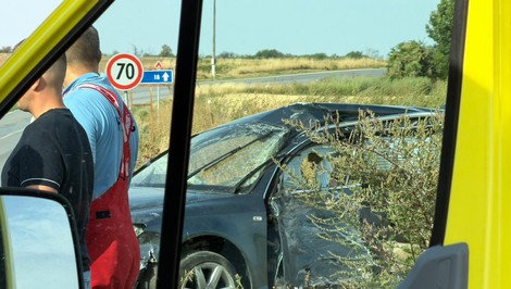 Neďaleko Trnavy sa zrazil kamión s osobným autom. Hlásia dvoch zranených
