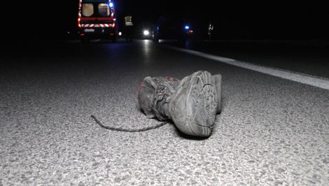 Chodca (†37) zrazilo auto pri Brekove. Podľa svedkov nemal reflexné prvky