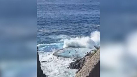 Obrovská vlna na Tenerife zabíjala. Rezort diplomacie potvrdil smrť dvoch Slovákov