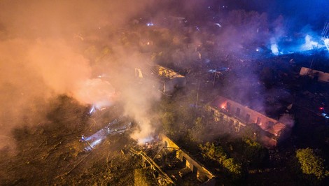 Výbuch v továrni na ohňostroje v Číne si vyžiadal najmenej 21 obetí