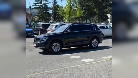 Auto ministerstva porušovalo predpisy. Vodič sa odvolával na špeciálnu výnimku