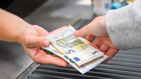 Koniec rozdielnym platom za rovnakú prácu? Začali platiť nové pravidlá