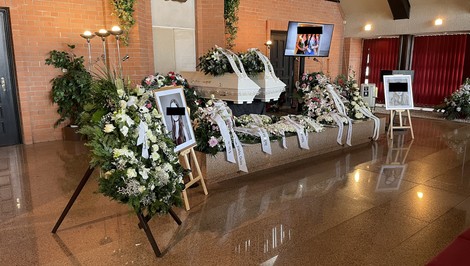 Zbytočná smrť maturantiek: Rozlúčili sa s nimi stovky ľudí