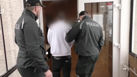 Podmienečný trest nepomohol, 25-ročný recidivista znovu napadol dvoch ľudí