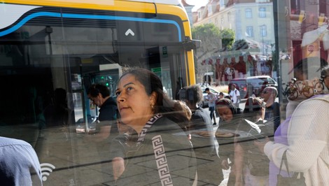 Nefunkčné metro a zrušené spoje: Generálny štrajk proti reforme ochromil Portugalsko