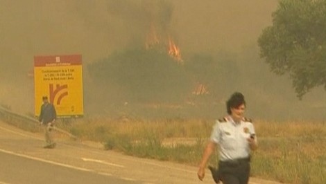 Silný vietor komplikuje hasenie požiaru pri Marbelle, hlásia dvoch zranených