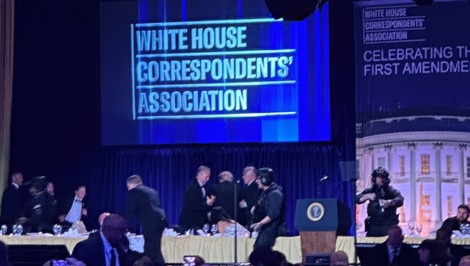 Svetoví lídri odsúdili streľbu počas galavečera s Donaldom Trumpom ako akt politického násilia