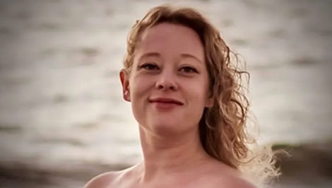 Ľudia si uctili pamiatku zastrelenej ženy agentom. "Celý život sa starala o druhých," povedala matka