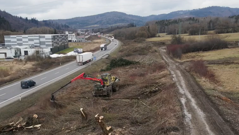 Výstavba diaľnice D3 začala. O vyrúbané drevo popri trase je záujem