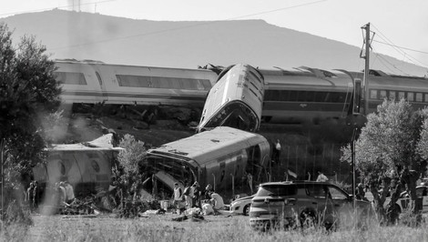 Fico vyjadril sústrasť Španielsku po tragickej zrážke vlakov