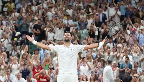 DJOKOVIČ rozšíril epochálne štatistiky, je v semifinále Wimbledonu