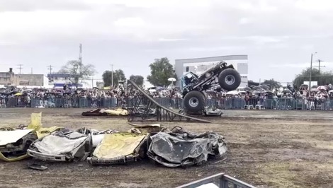 Šou skončila tragédiou: Monster truck vrazil do davu a zabil 3 ľudí vrátane jedného dieťaťa