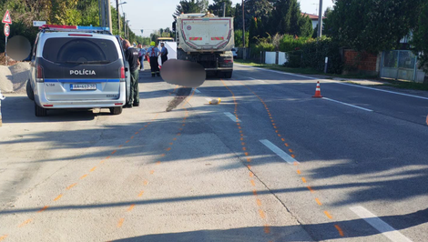 Tragédia v Kvetoslavove. Seniorku (†72) zrazil kamión